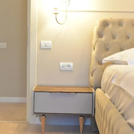 Luxury Apartment *